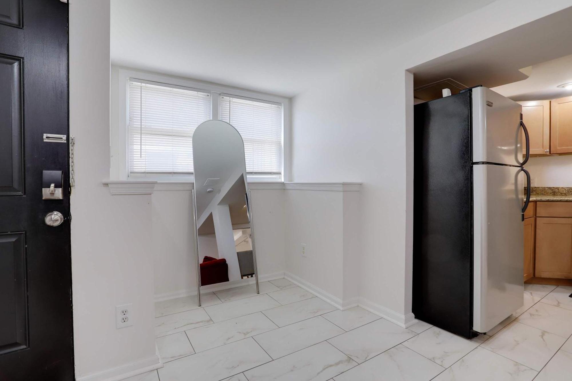 Apartment Sojourn Garden Level Sleeps 2 Washington